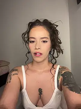 Snapshot of alysa_g_ chatting on 10.16.25 alysa g online show from 10.16.25