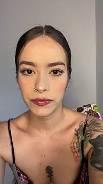 Snapshot of alysa_g_ chatting on 10.28.25 alysa g online show from 10.28.25