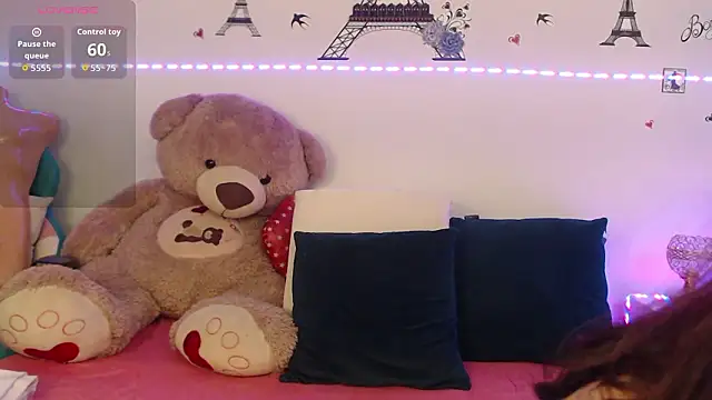 Snapshot of arianajoliee chatting on 01.14.26 arianajoliee online show from 01.14.26