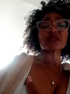 Snapshot of BiiancaEstradaa chatting on 02.15.26 BiiancaEstradaa online show from 02.15.26
