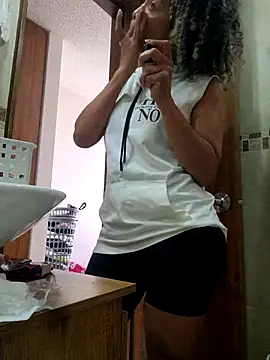 Snapshot of BiiancaEstradaa chatting on 02.21.26 BiiancaEstradaa online show from 02.21.26