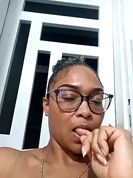 Snapshot of BiiancaEstradaa chatting on 03.18.26 BiiancaEstradaa online show from 03.18.26