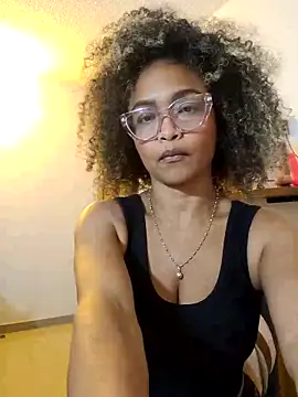 Snapshot of BiiancaEstradaa chatting on 04.26.26 BiiancaEstradaa online show from 04.26.26