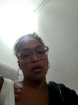 Snapshot of BiiancaEstradaa chatting on 05.16.26 BiiancaEstradaa online show from 05.16.26