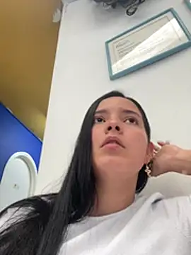 Mia jhoonson online show from 05.17.26
