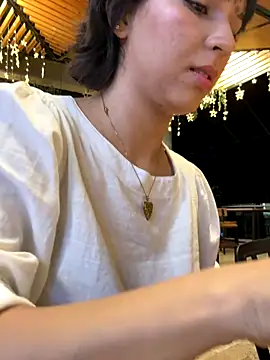 Adry Bach  online show from 12.04.25