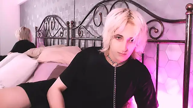 Snapshot of whitenyx chatting on 09.19.25 whitenyx online show from 09.19.25