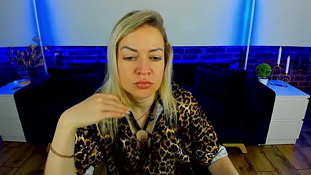 Snapshot of Anna_Snows chatting on 10.25.25 Anna Snows online show from 10.25.25