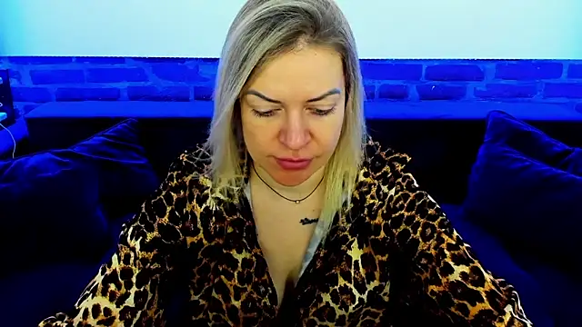 Snapshot of Anna_Snows chatting on 11.06.25 Anna Snows online show from 11.06.25