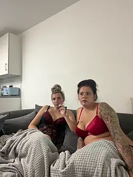 Snapshot of Charsworld chatting on 10.17.25 Charsworld online show from 10.17.25