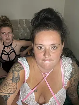 Snapshot of Charsworld chatting on 10.24.25 Charsworld online show from 10.24.25