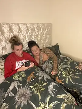 Snapshot of Charsworld chatting on 11.14.25 Charsworld online show from 11.14.25