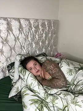 Snapshot of Charsworld chatting on 11.19.25 Charsworld online show from 11.19.25