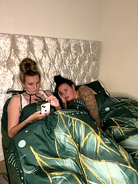 Snapshot of Charsworld chatting on 11.20.25 Charsworld online show from 11.20.25