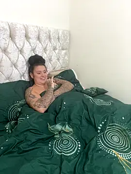 Snapshot of Charsworld chatting on 11.21.25 Charsworld online show from 11.21.25