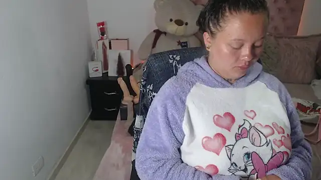 Snapshot of patty_squirt_ chatting on 10.08.25 patty squirt online show from 10.08.25