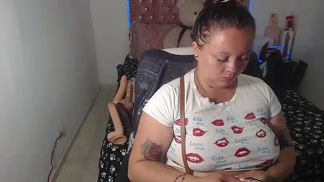 Snapshot of patty_squirt_ chatting on 10.20.25 patty squirt online show from 10.20.25