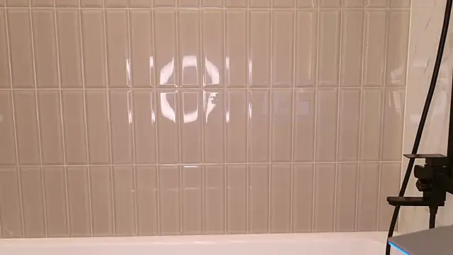 Snapshot of shes_rebel chatting on 12.22.25 shes rebel online show from 12.22.25