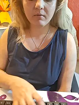 Snapshot of qSensi chatting on 10.25.25 qSensi online show from 10.25.25