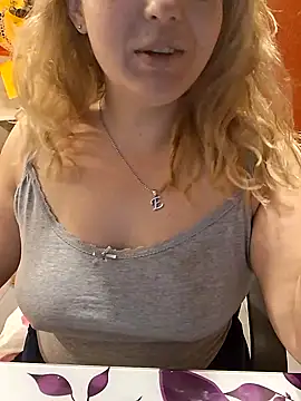 Snapshot of qSensi chatting on 11.21.25 qSensi online show from 11.21.25