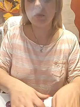 Snapshot of qSensi chatting on 11.22.25 qSensi online show from 11.22.25