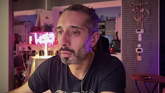 Snapshot of Secret_Lovers1 chatting on 01.18.26 Secret Lovers1 online show from 01.18.26