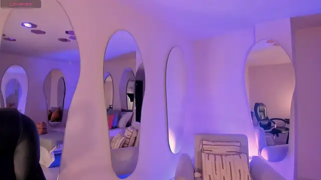 AyshelBrown online show from 10.17.25