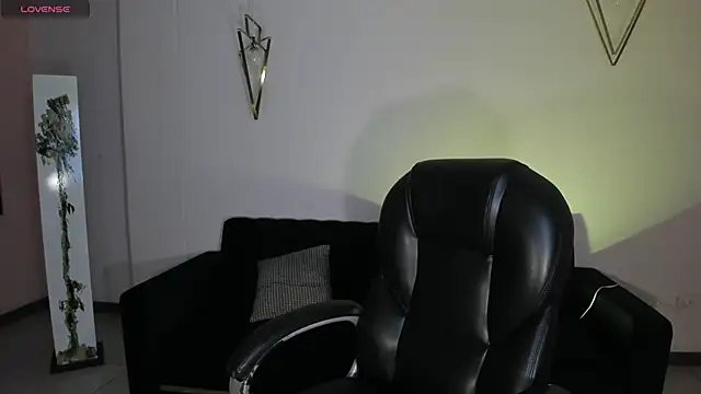 LizzCooper online show from 11.25.25