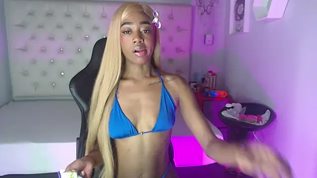 Snapshot of candyy_ebony chatting on 10.25.25 candyy ebony online show from 10.25.25