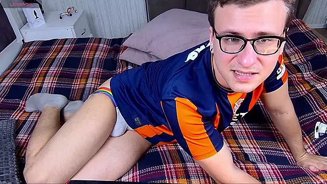 Snapshot of DennisGartmanB chatting on 04.07.26 DennisGartmanB online show from 04.07.26