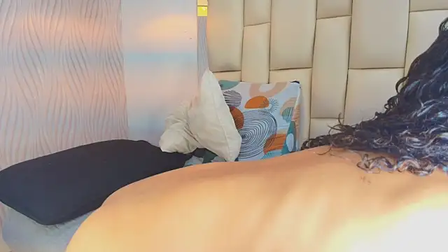 Vero Temptation online show from 11.27.25