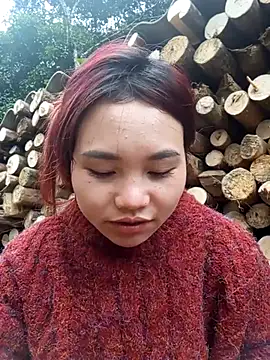 Snapshot of EllyBaby20 chatting on 12.14.25 EllyBaby20 online show from 12.14.25