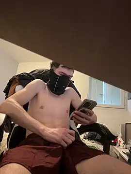 Snapshot of tok_lo24 chatting on 12.20.25 tok lo24 online show from 12.20.25