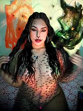 Linda Saenz  online show from 10.15.25