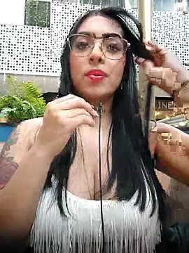 Linda Saenz  online show from 11.21.25