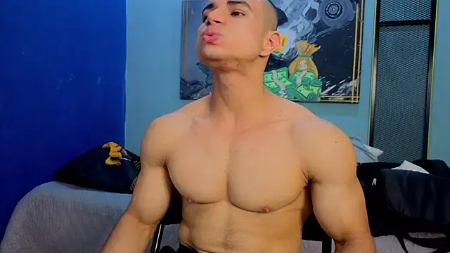 Snapshot of DylanGuss chatting on 11.02.25 DylanGuss online show from 11.02.25