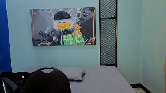 Snapshot of DylanGuss chatting on 11.25.25 DylanGuss online show from 11.25.25