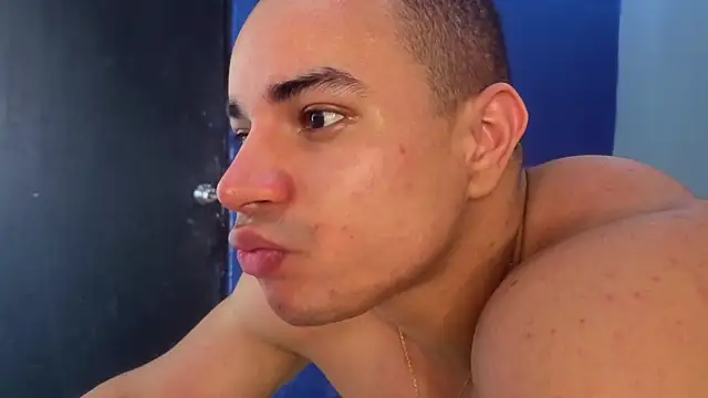 Snapshot of DylanGuss chatting on 12.14.25 DylanGuss online show from 12.14.25