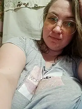 Kiss Eva online show from 02.20.25