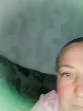 Kiss Eva online show from 09.30.25