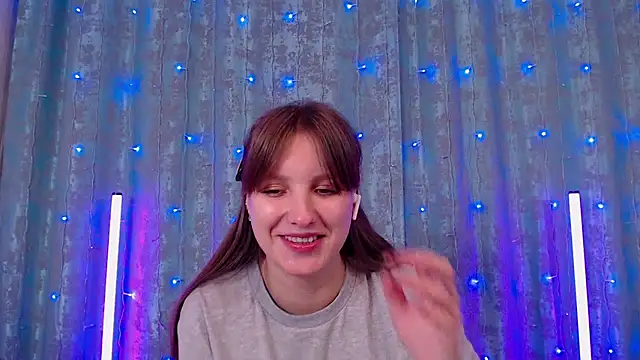 Snapshot of Leonaalove chatting on 12.18.25 Leonaalove online show from 12.18.25