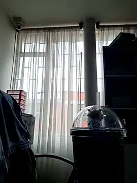 Snapshot of CurvyLust_x chatting on 11.06.25 CurvyLust x online show from 11.06.25