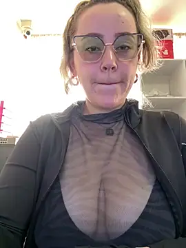 Snapshot of CurvyLust_x chatting on 02.09.26 CurvyLust x online show from 02.09.26