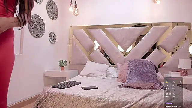 Marianee Rousse online show from 10.27.25