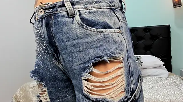 Marianee Rousse online show from 11.29.25