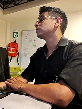 Snapshot of Juann-cock chatting on 09.26.25 Juann-cock online show from 09.26.25