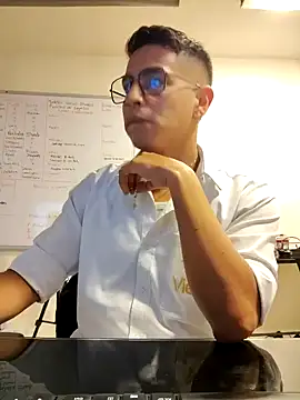 Snapshot of Juann-cock chatting on 10.02.25 Juann-cock online show from 10.02.25