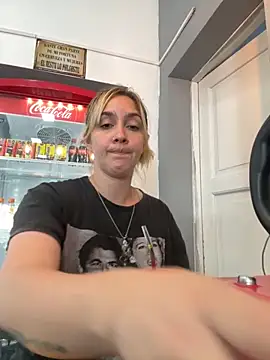 Snapshot of ayebran chatting on 11.25.25 ayebran online show from 11.25.25