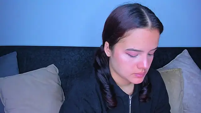 Snapshot of sweet_lily26 chatting on 11.14.25 sweet lily26 online show from 11.14.25