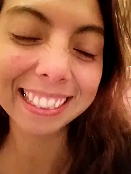 Snapshot of MoonBlueSex chatting on 10.19.25 MoonBlueSex online show from 10.19.25